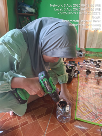 Pemasangan Instalasi Akuaponik dan Koordinasi Program Kerja Sosmas
