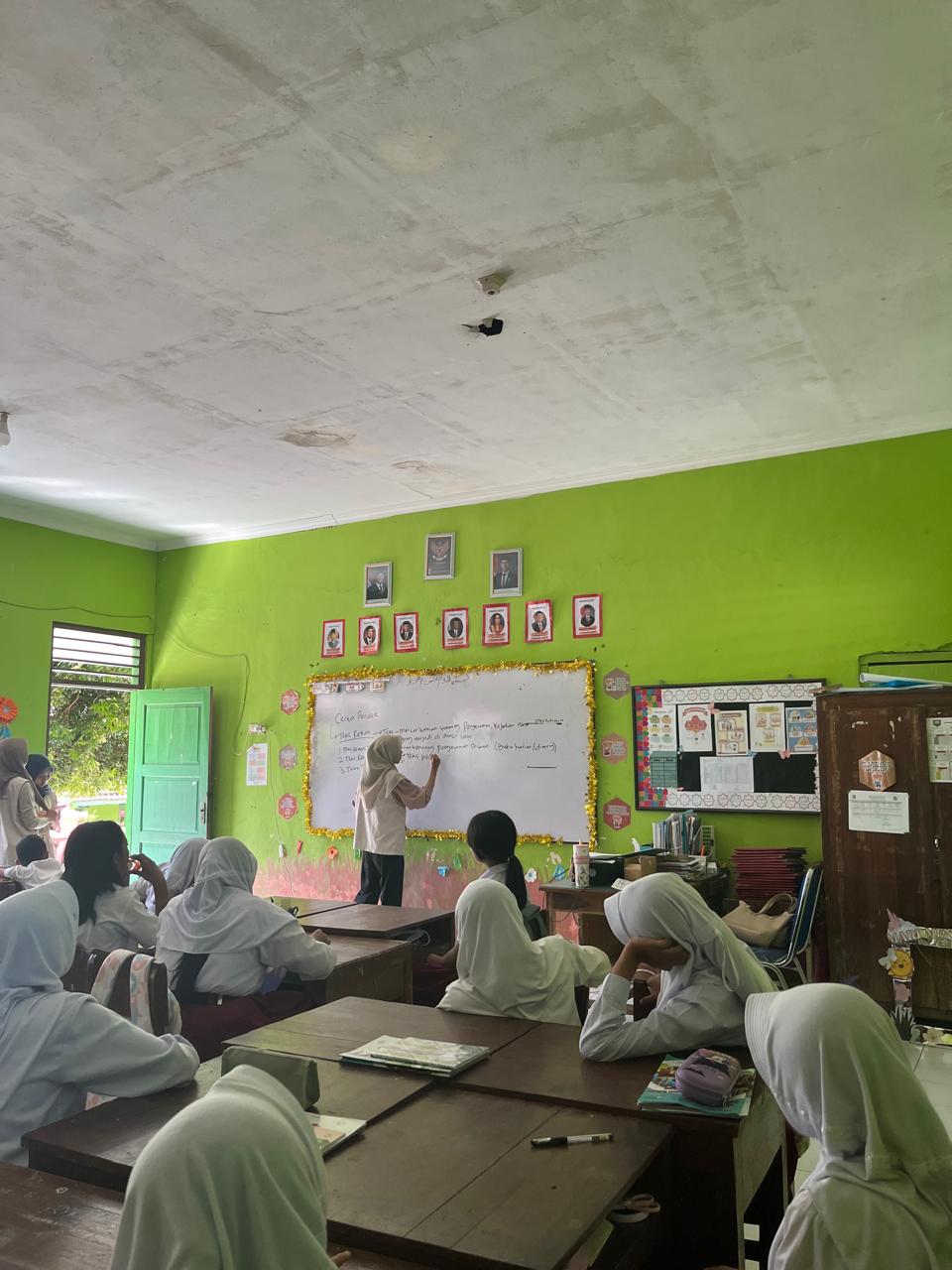 Pengajaran Menulis Cerita Pendek Berbasis Potensi Desa Gogik pada Siswa Kelas VI SDN Gogik 01