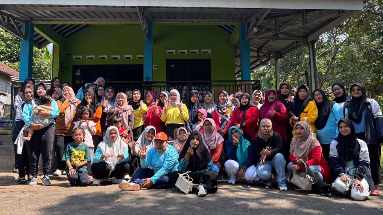 Senam bersama Ibu-Ibu PKK