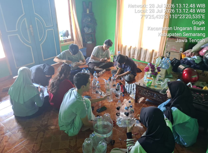 Pembuatan Desain Plakat RT/RW, Penyiapan Media Tanam Akuaponik, dan Penyusunan Buku Panduan