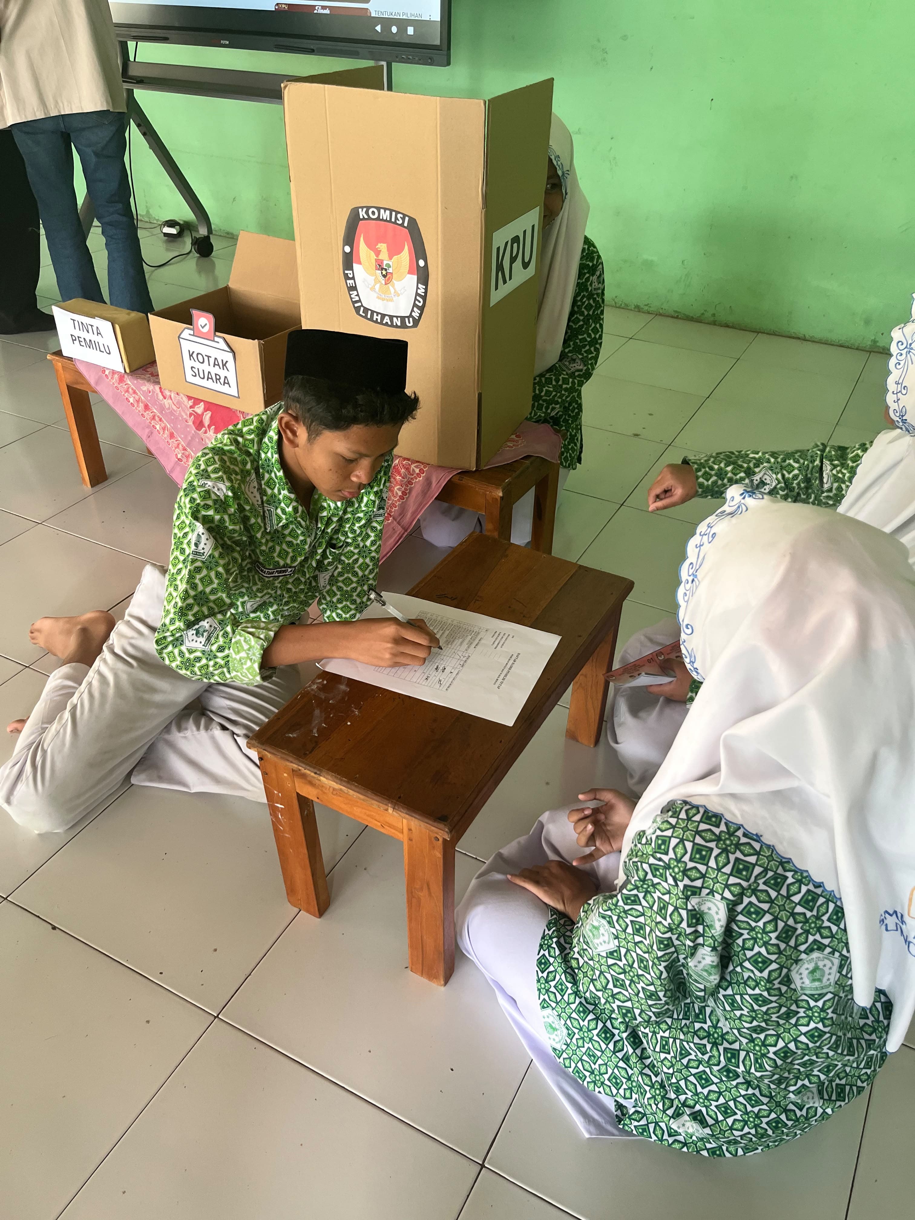 Pelayanan Administrasi, Edukasi Demokrasi dan Digitalisasi Pembelajaran, serta Perencanaan Pengembangan UMKM