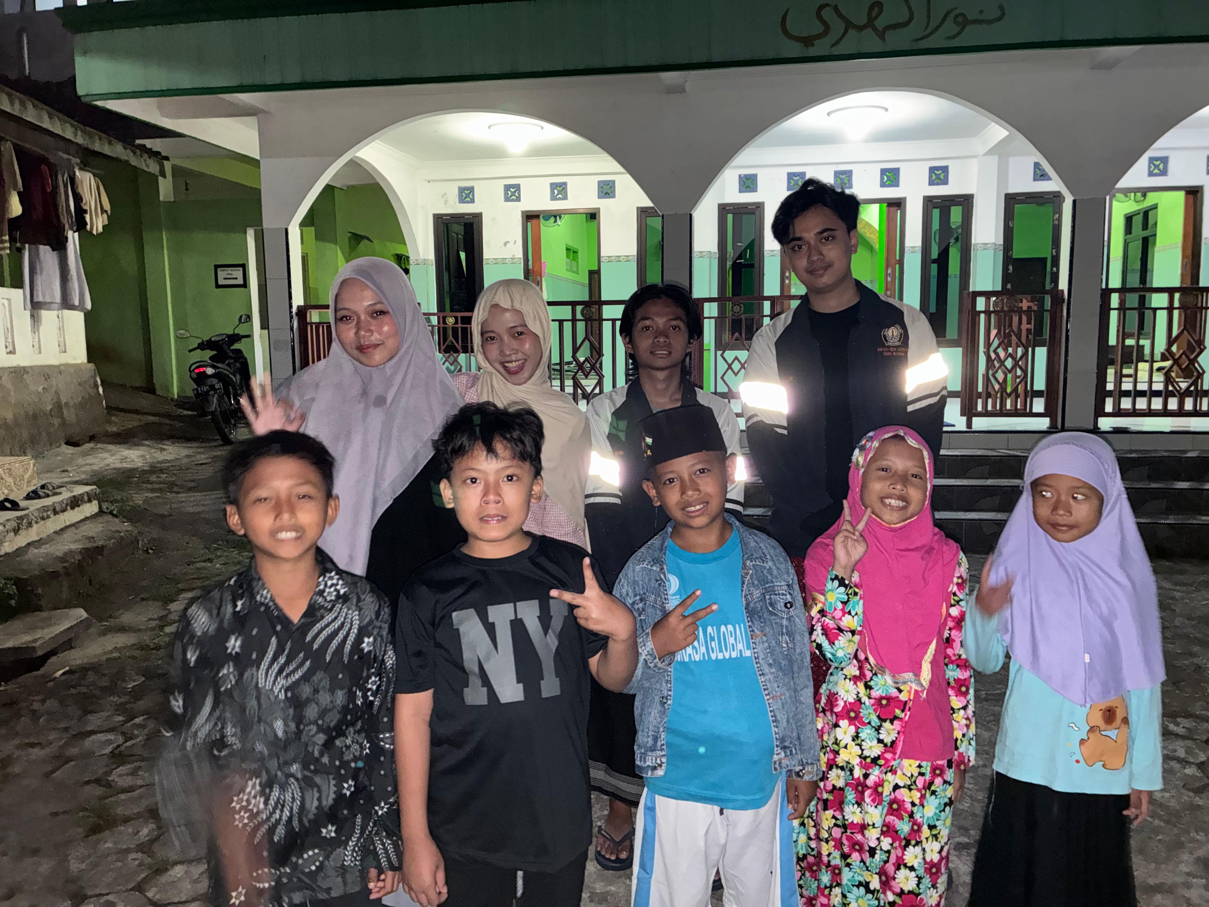 Mendampingi kegiatan TPQ di mushola