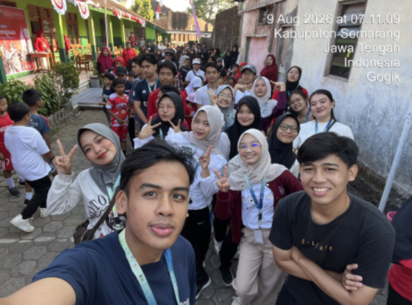 Mengikuti rangkaian senam pagi, jalan sehat, dan memeriahkan lomba menyambut kemerdekaan Desa Gogik