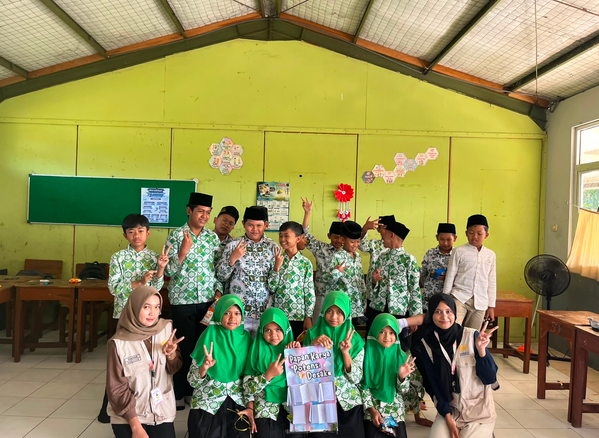 Pelayanan Administrasi Kewilayahan dan Peningkatan Literasi melalui Edukasi Potensi Desa Gogik