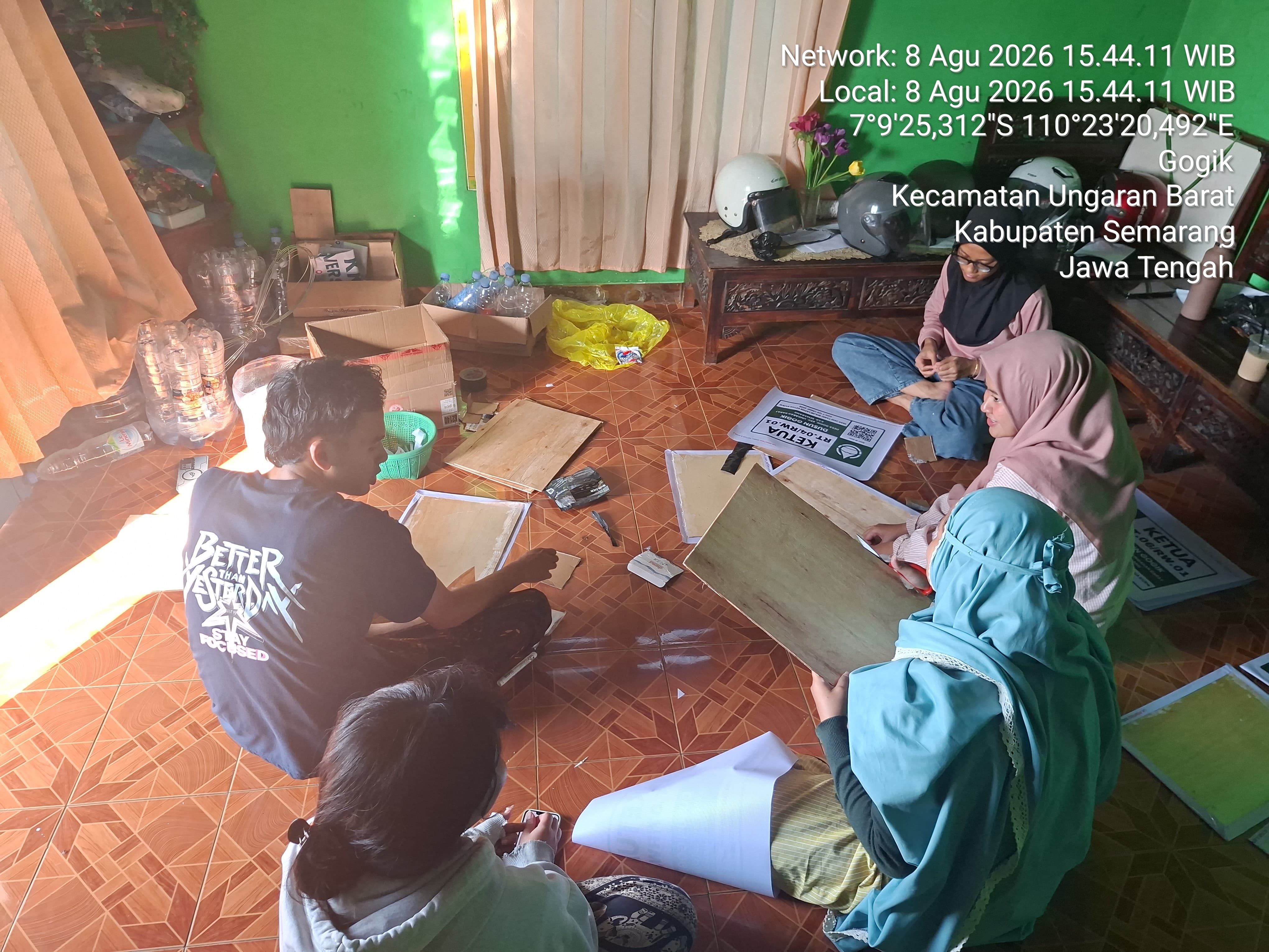 Pembuatan papa informasi untuk RW 02, RT 01-10