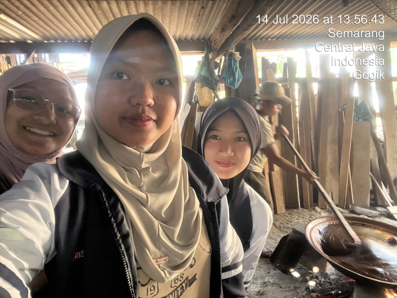 Mengunjungi serta mengobservasi proses produksi UMKM Doyan Ngemil produk Jenang