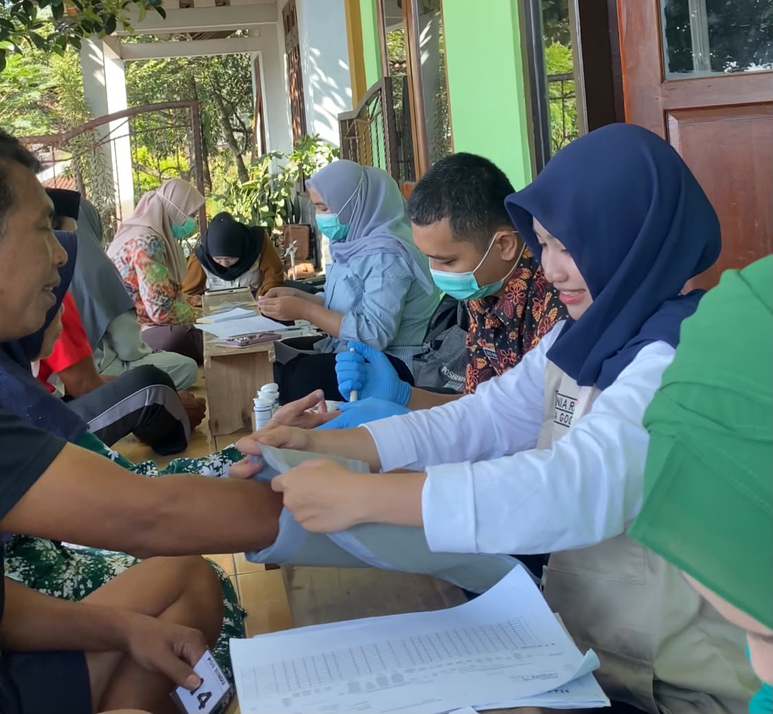Edukasi Ceria, Pelayanan Kesehatan Posbindu, dan Pendampingan Legalitas Usaha (NIB)