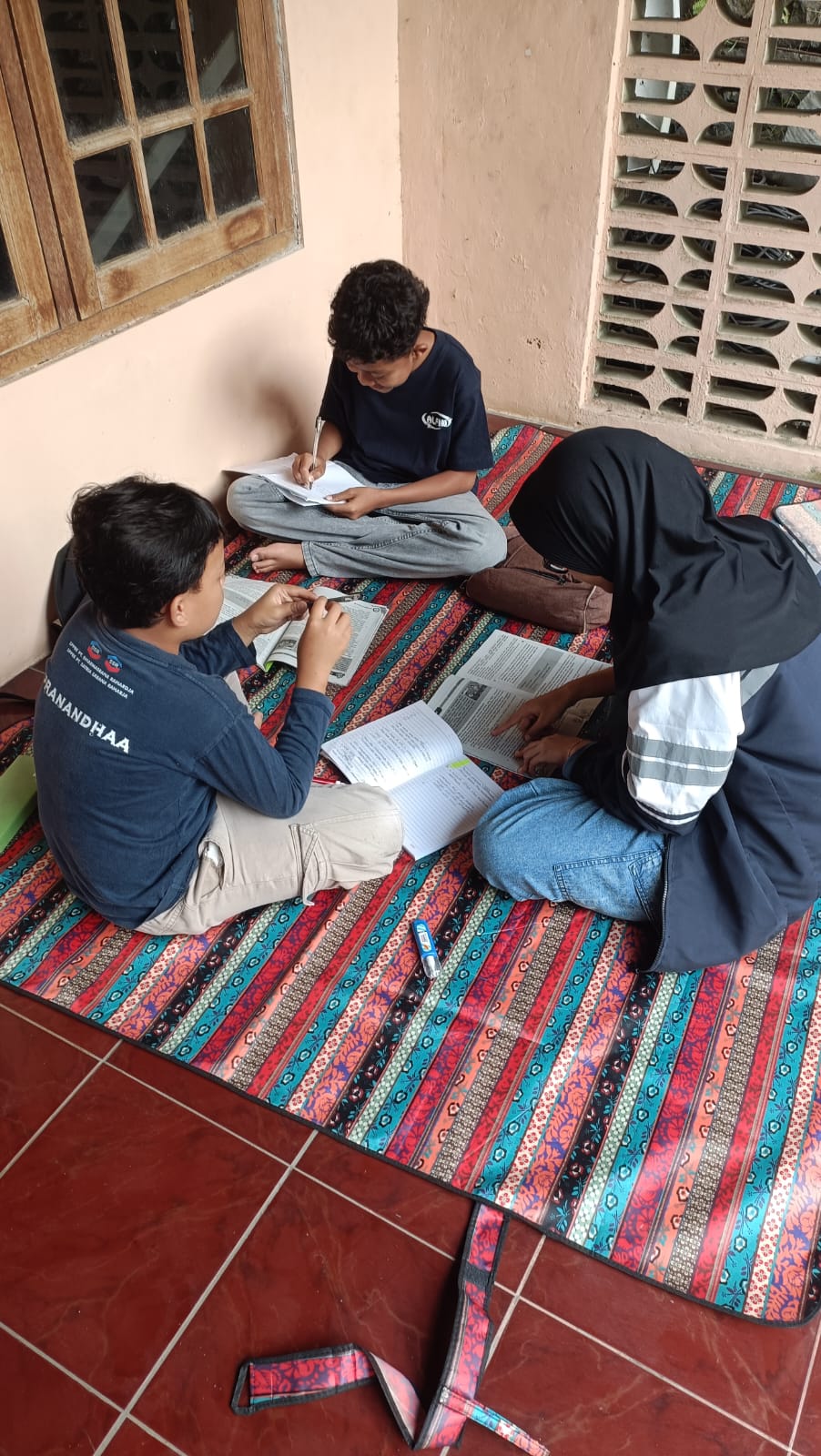 Pendampingan les di Sanggar Pintar, Sowan ke RT 06 untuk bank sampah