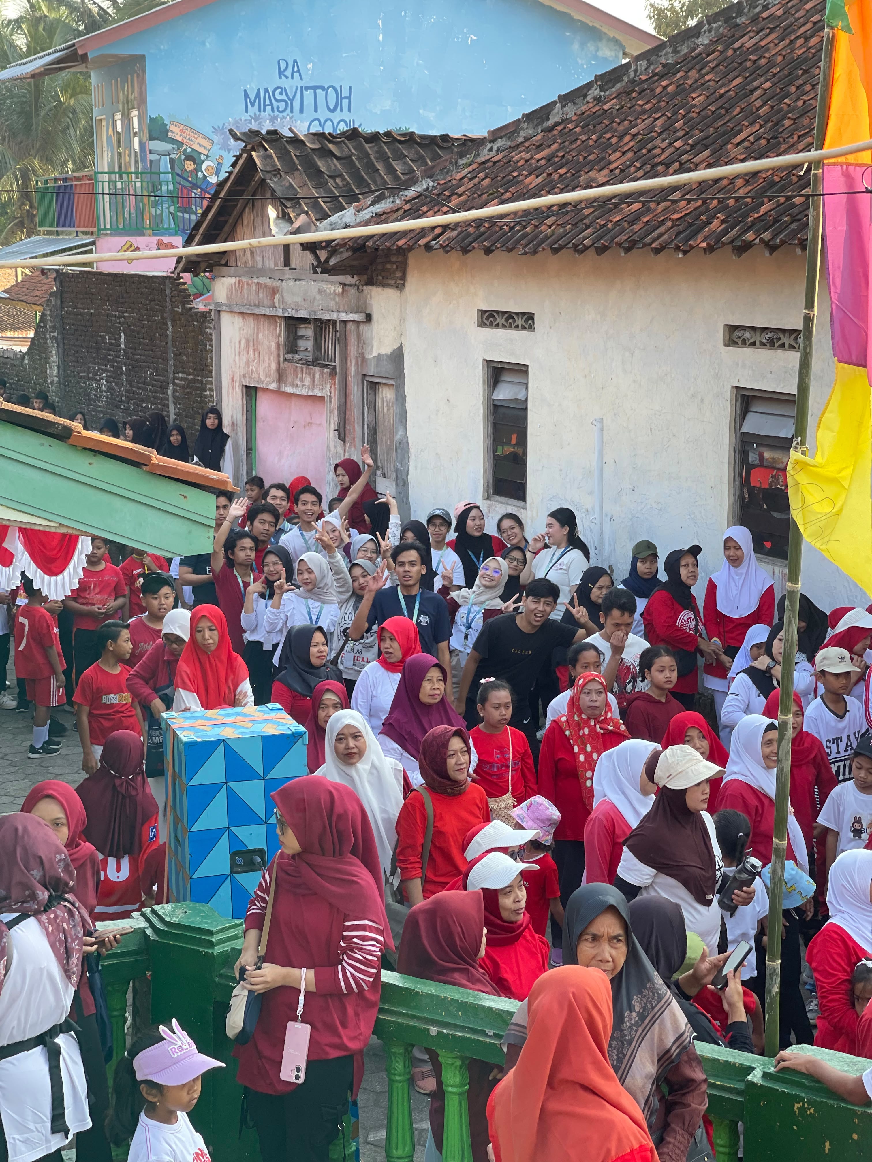 Jalan sehat dan perlombaan Desa Gogik