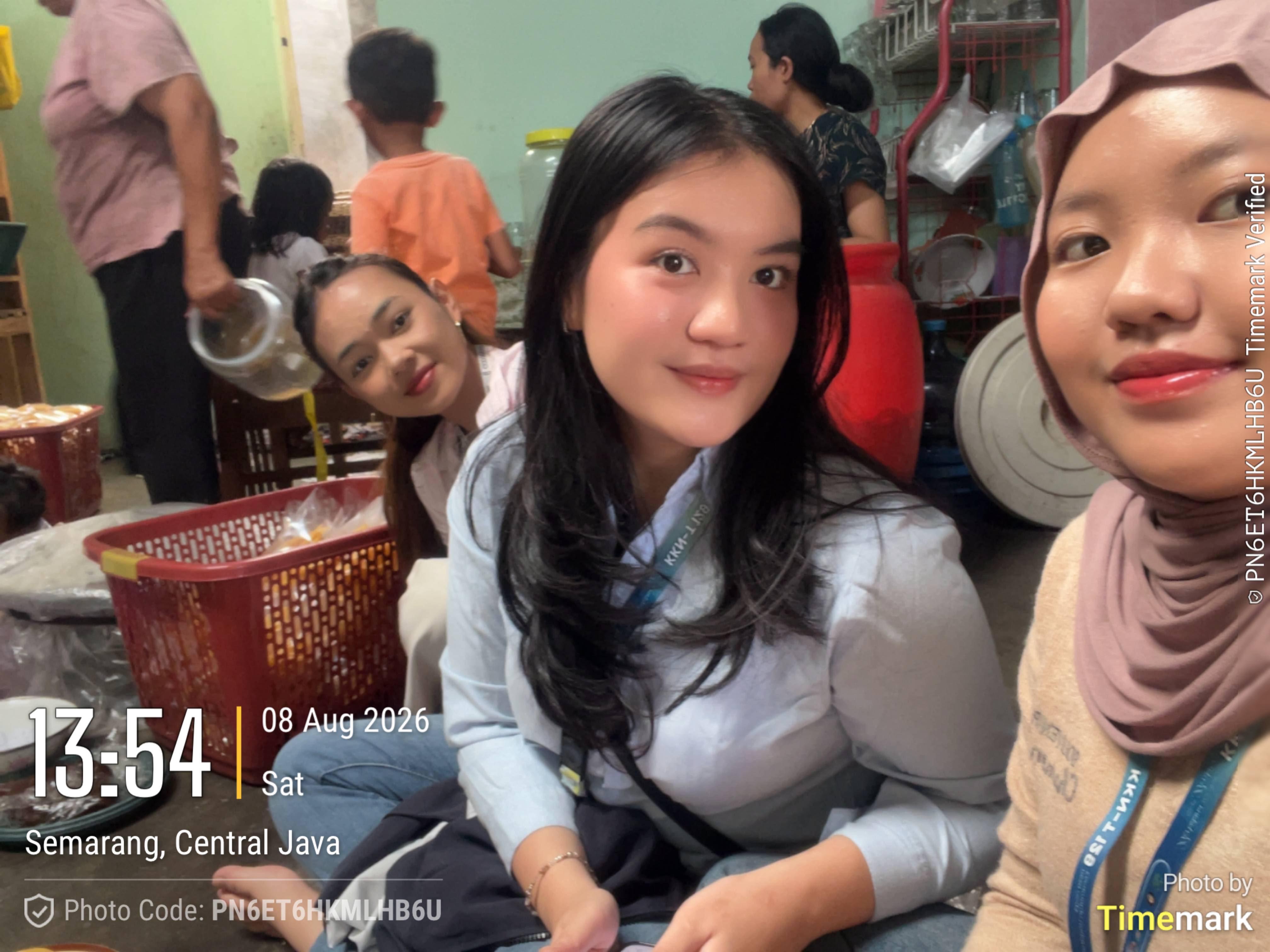 Membantu take video program kerja sosial kemasyarakatan UMKM Doyan Ngemil