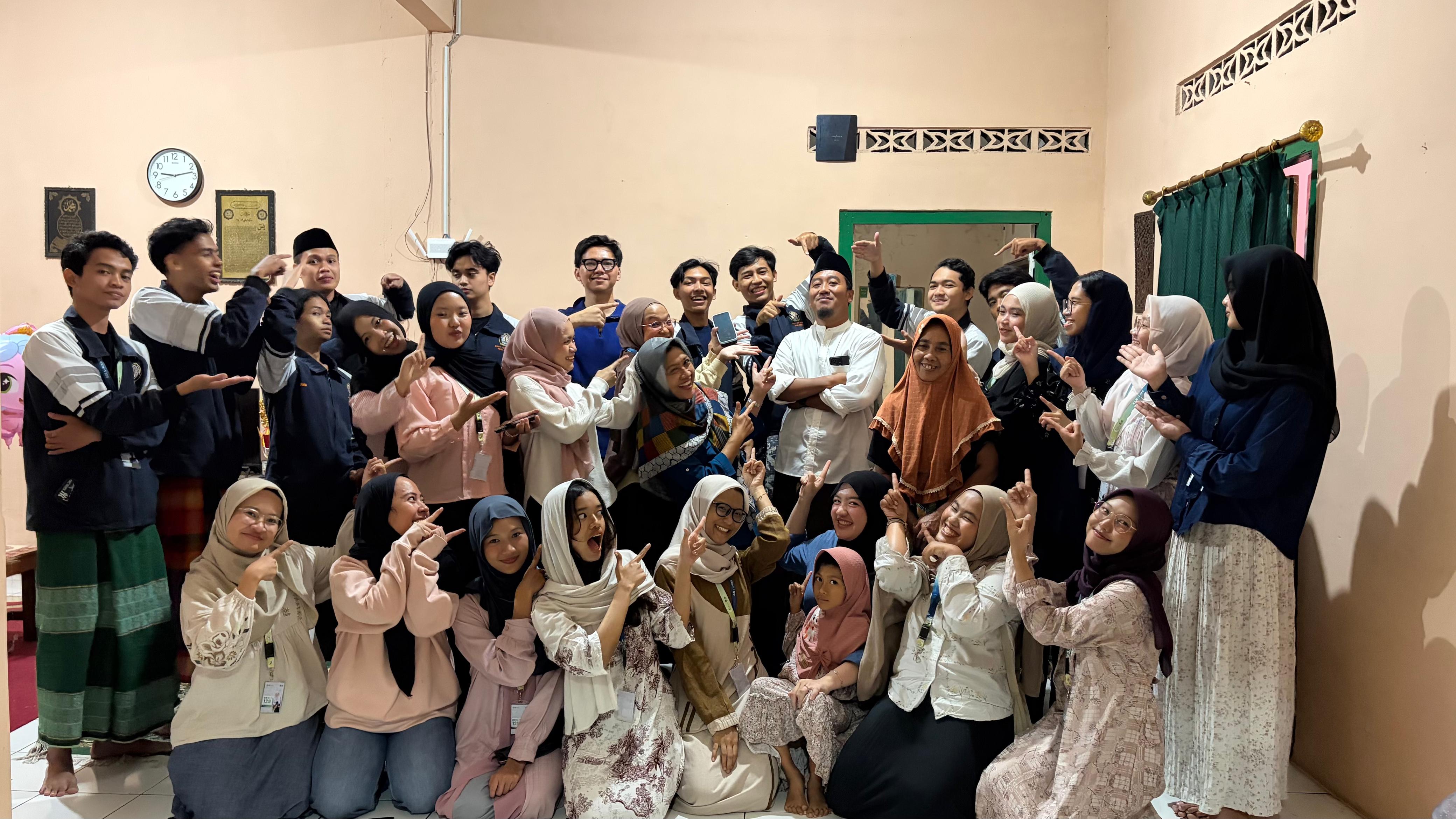 Pengerjaan Output Booklet Sub Multi 1, Latihan Paduan Suara Upacara 17 Agustus, dan Mengikuti Acara Rebo Wekasan