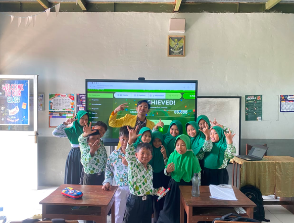 Inovasi Edukasi Sekolah Dasar, Pelayanan Administrasi Kewilayahan, dan Inisiasi Legalitas UMKM Ceriping Gintungan