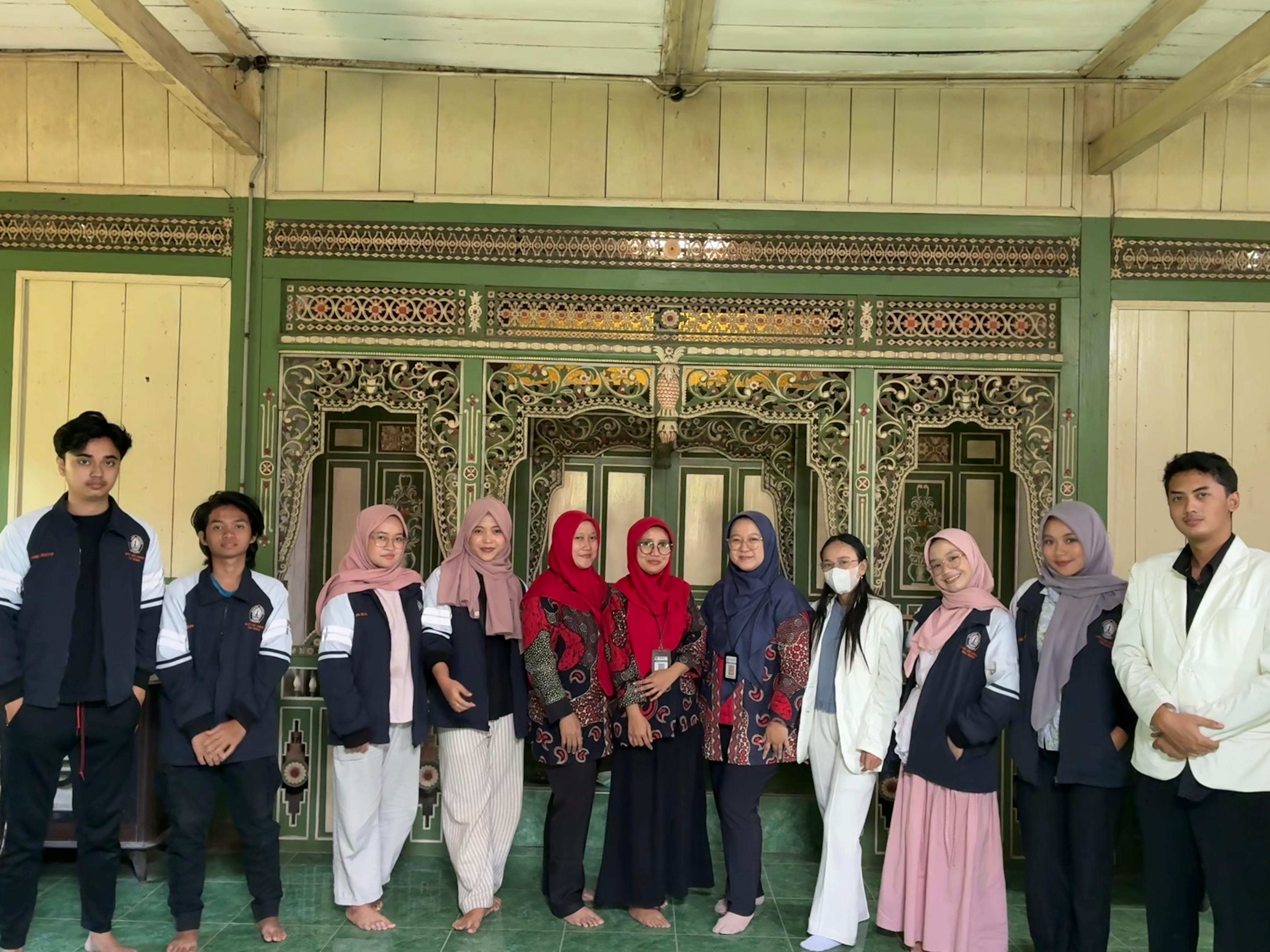 Mendampingi kegiatan POSBINDU rutin