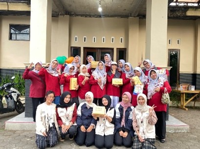 Mengikuti dan Membantu Kegiatan PKK Desa Gogik