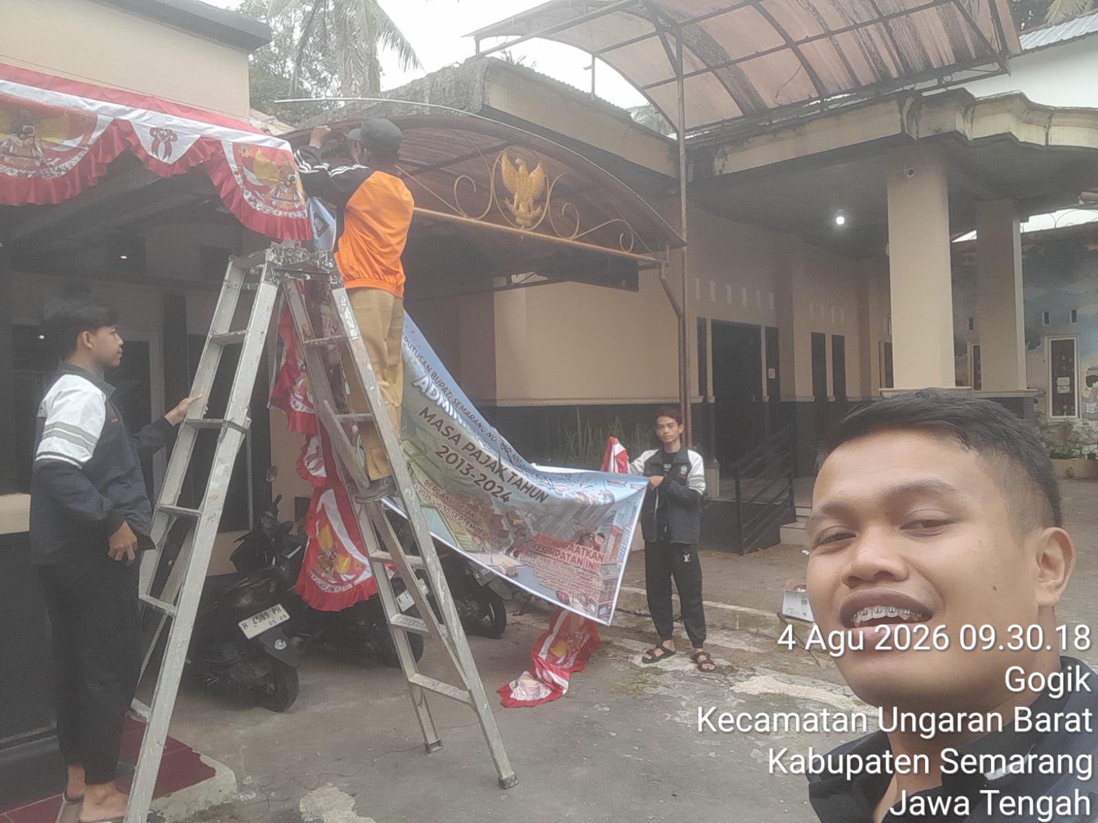 Pemasangan Umbul-umbul dan pembuatan sirkulasi  akuaponik