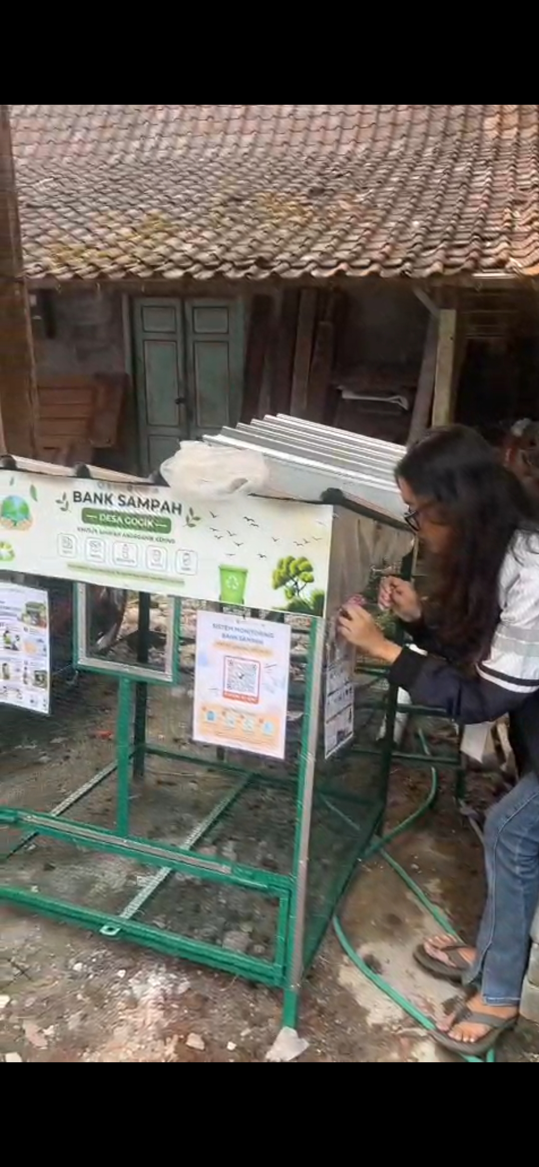Pemasangan SOP Bank Sampah ke Bank Sampah