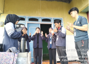 Membantu pelayanan Posbindu (membantu administrasi dan memandu senam demensia)