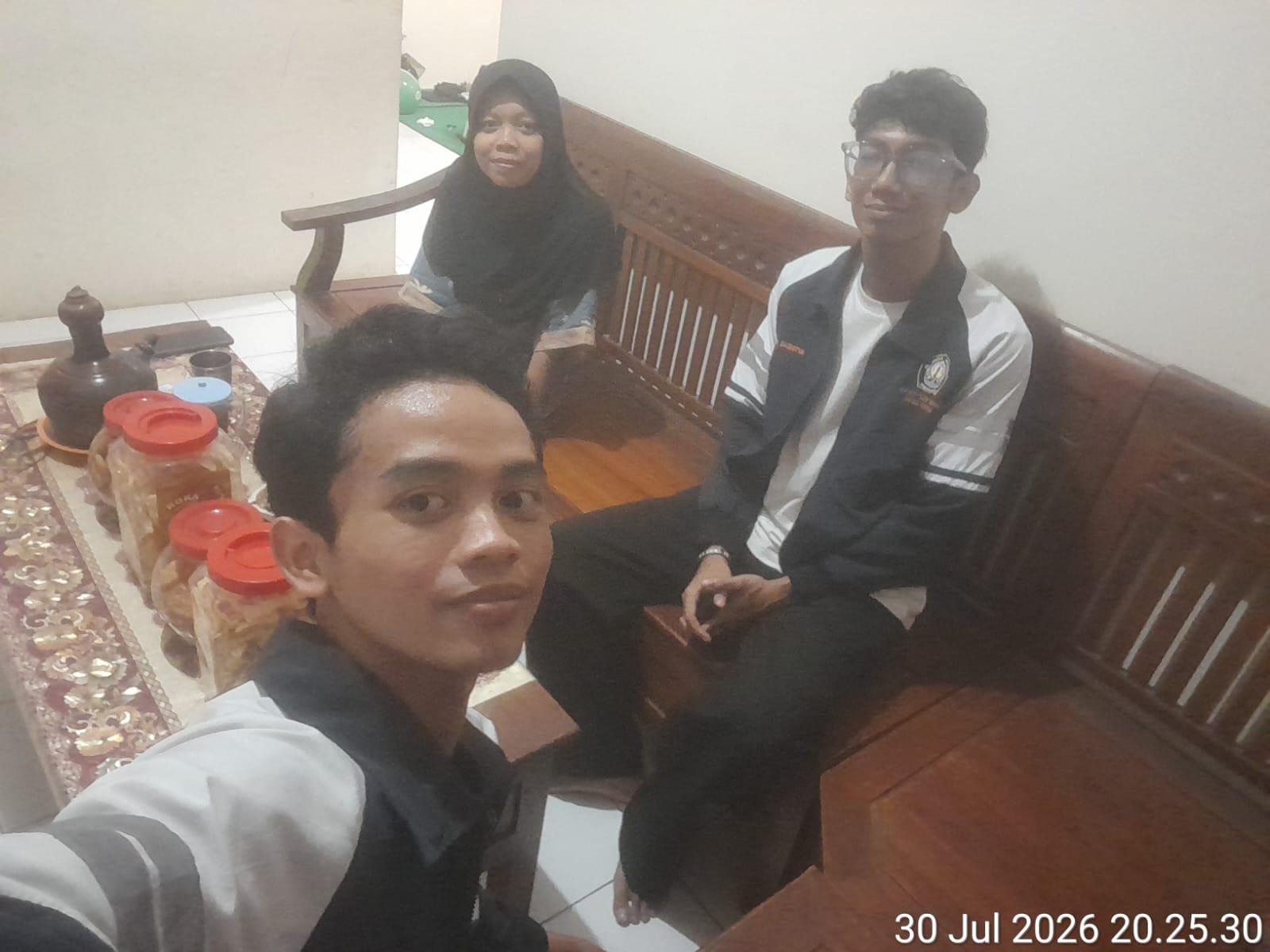 Memotong logo untuk Multidisiplin 2 & Sowan ke Bapak Dul
