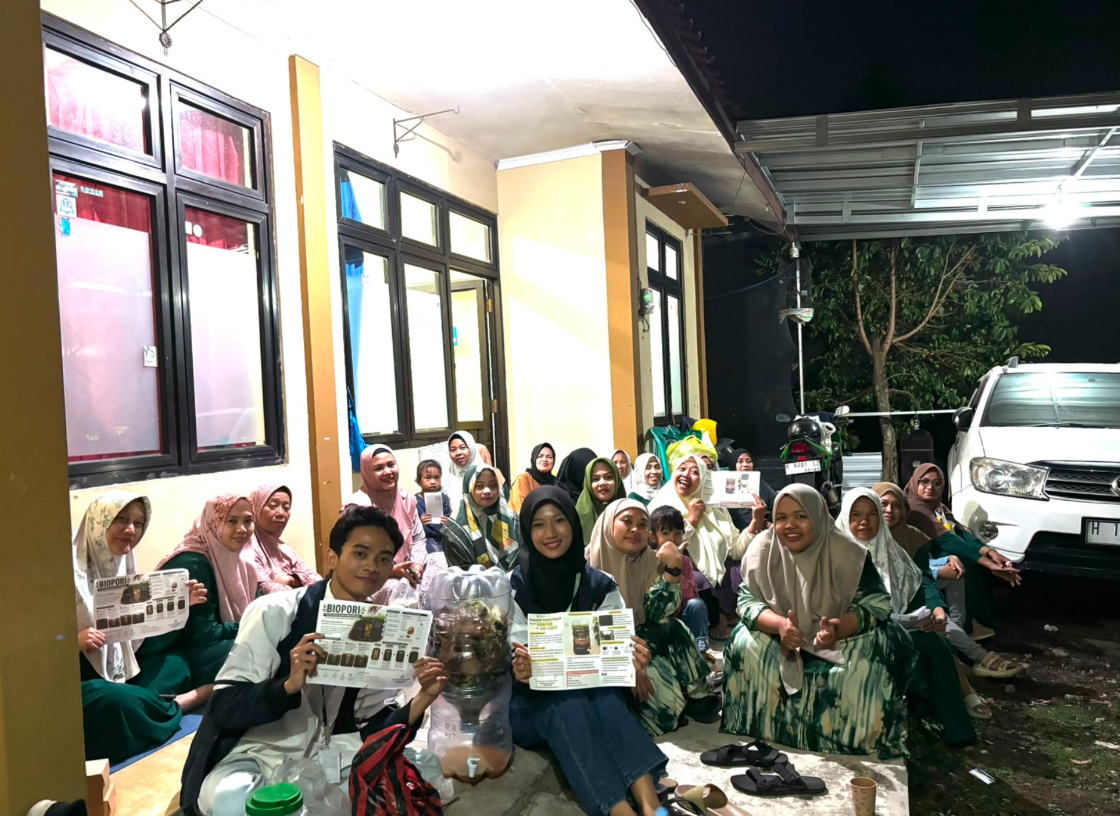 Pelaksanaan Edukasi dan Demonstrasi Pembuatan Komposter Galon Penghasil Kompos dan Air Lindi untuk Pengolahan Limbah Organik Rumah Tangga