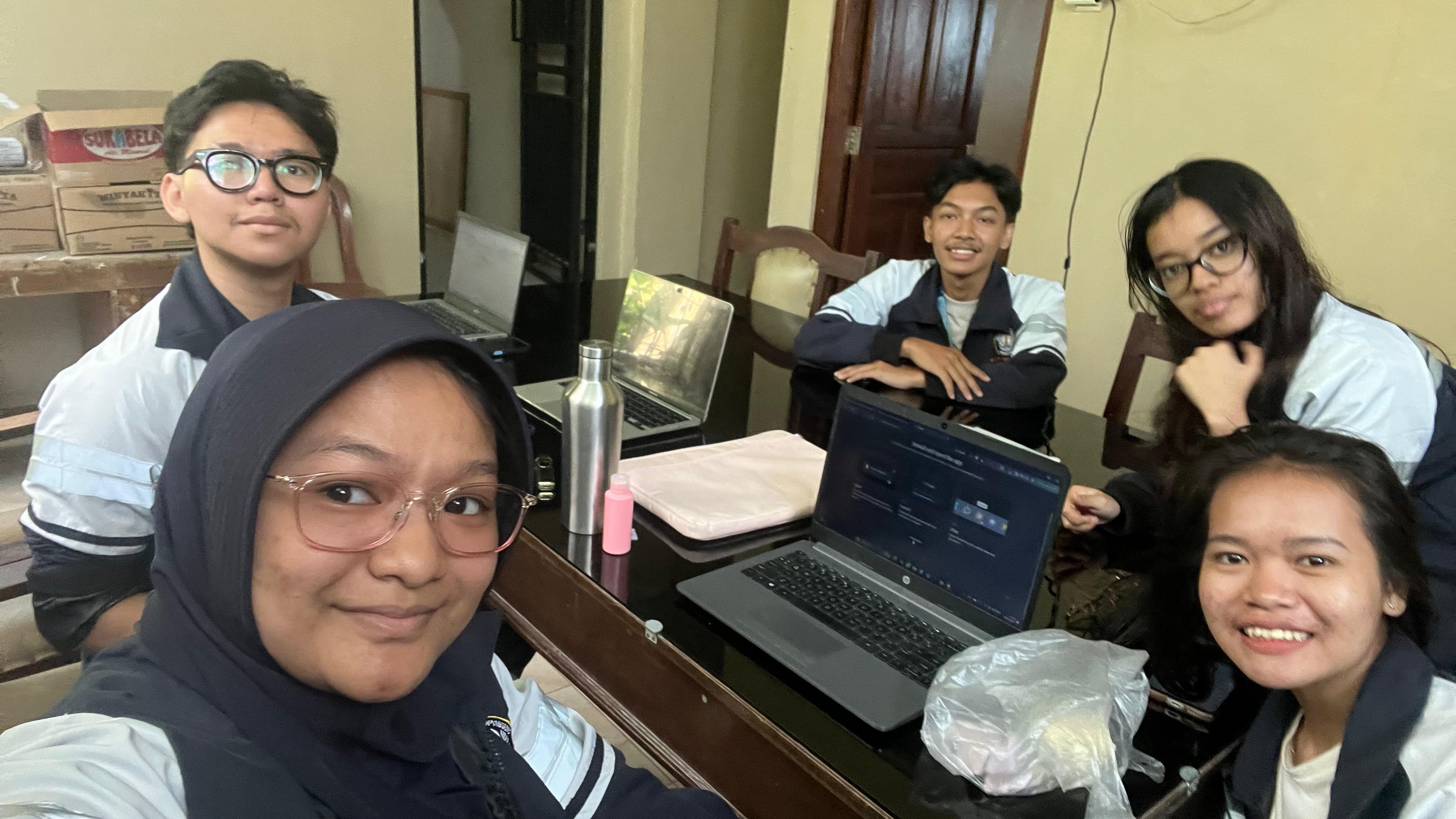 Piket di Balai Desa