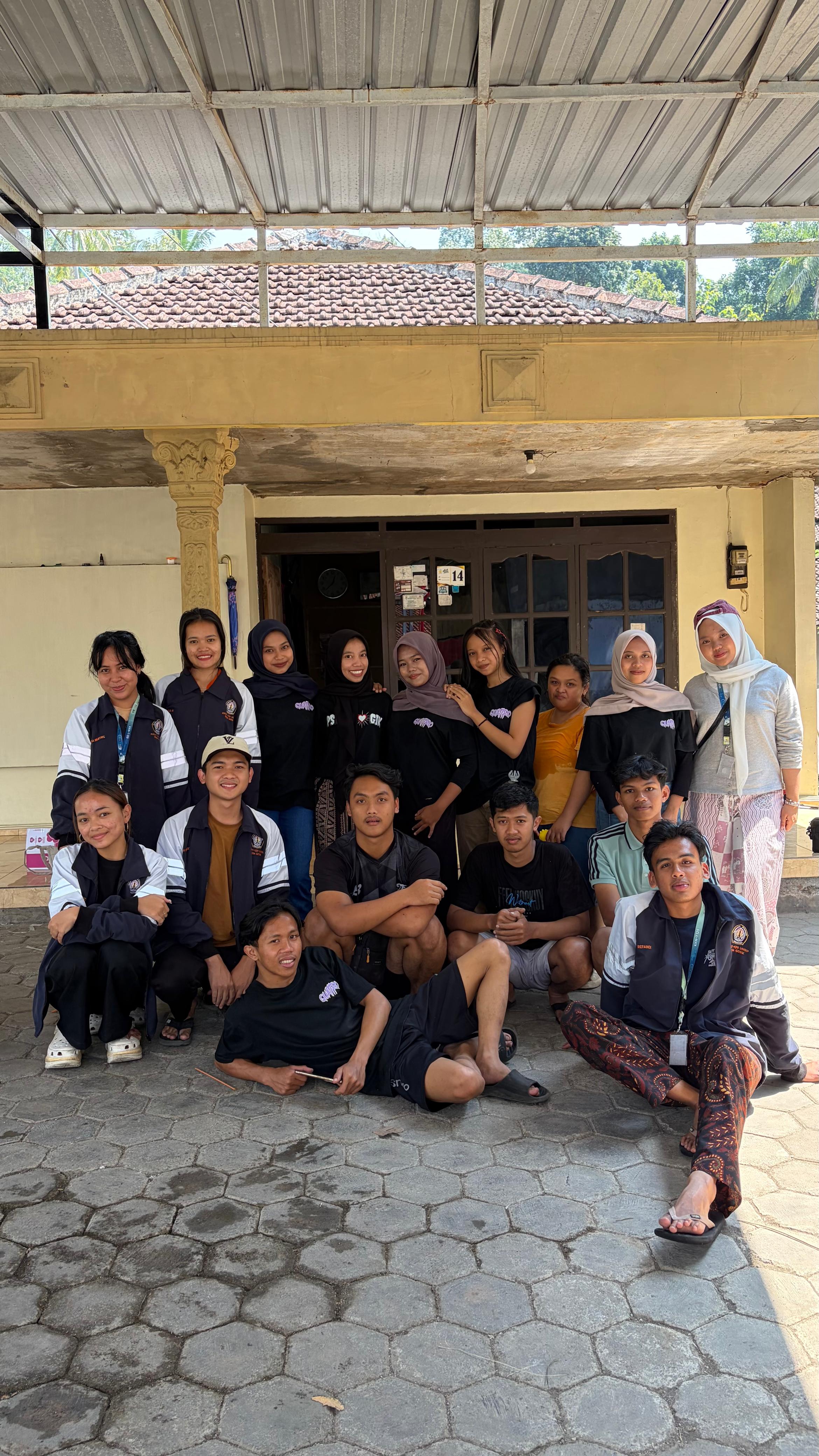 Membantu Karang Taruna  Kegiatan Lomba Anak-Anak  RT 04/RW 01 Desa Gogik