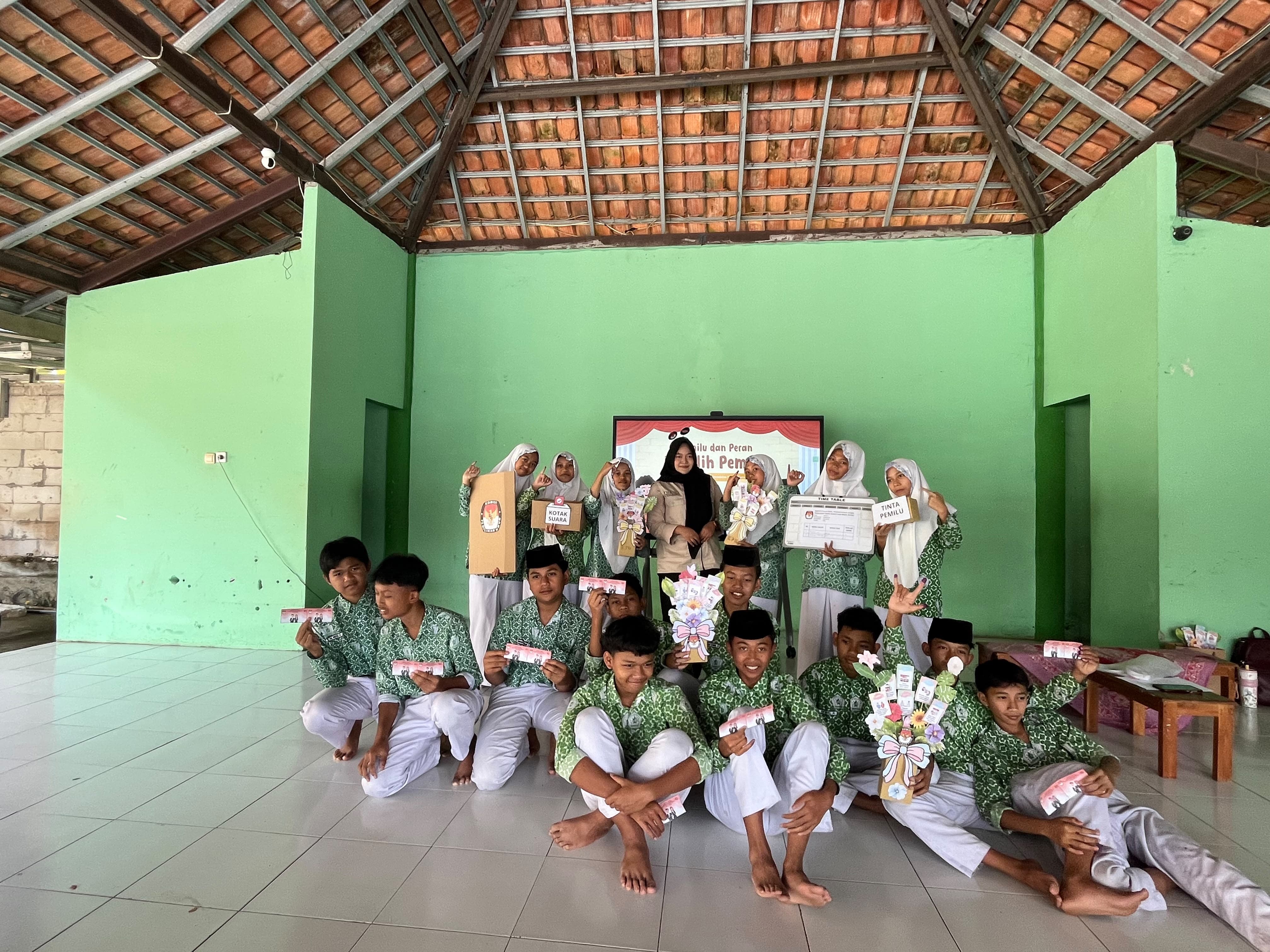 Pelayanan Administrasi, Edukasi Demokrasi dan Digitalisasi Pembelajaran, serta Perencanaan Pengembangan UMKM