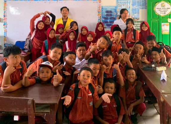 Inovasi Edukasi Sekolah Dasar, Pelayanan Administrasi Kewilayahan, dan Inisiasi Legalitas UMKM Ceriping Gintungan