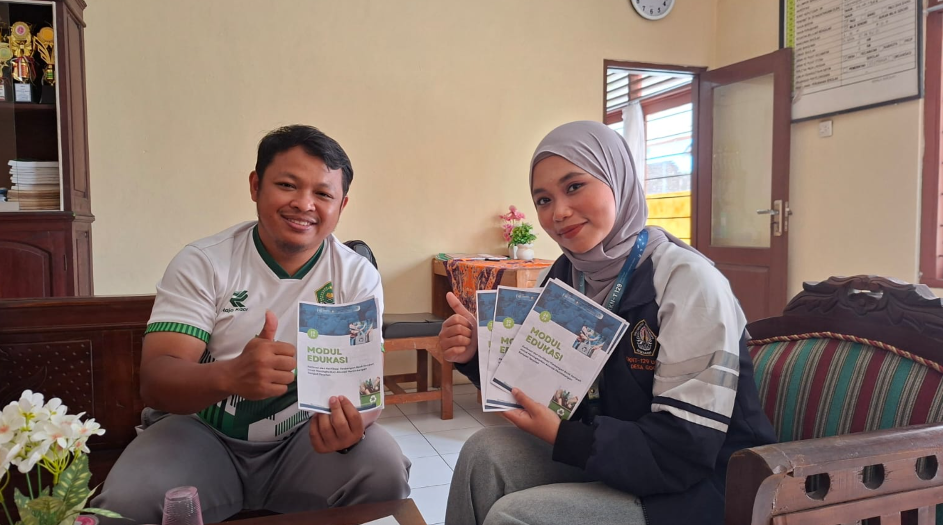 Pemaparan Modul Kalibrasi Timbangan Bank Sampah, Finalisasi Papan Identitas, dan Penyusunan PPT Workshop