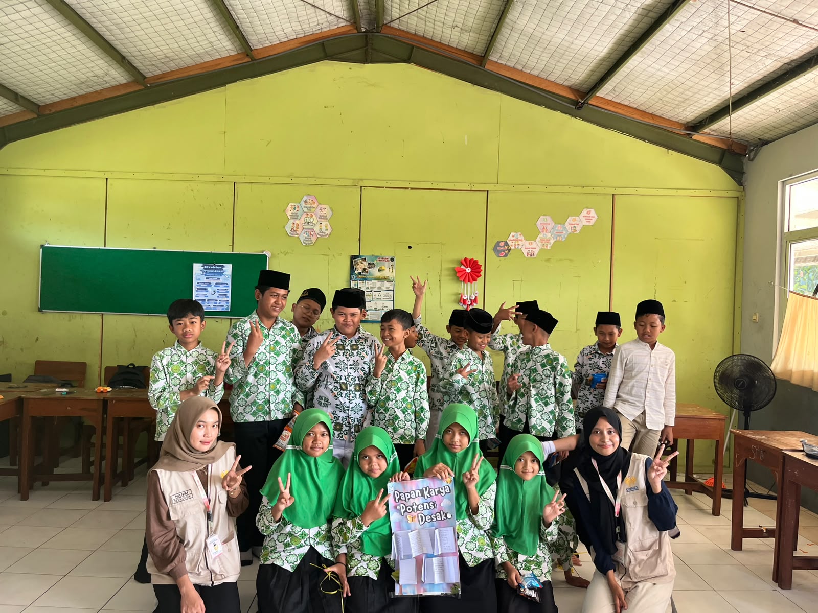 Pelayanan Administrasi Kewilayahan dan Peningkatan Literasi melalui Edukasi Potensi Desa Gogik