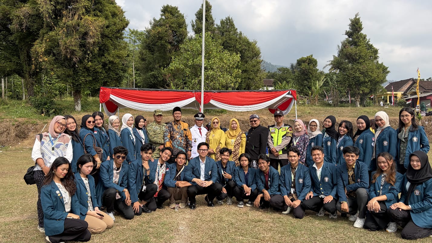 Mengikuti Upacara Kemerdekaan 17 Agustusan di Lapangan Gintungan Desa Gogik