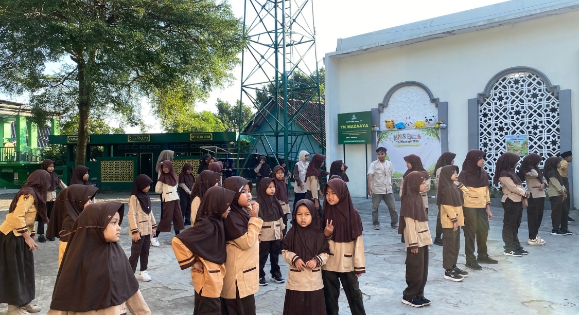 Edukasi Ceria, Pelayanan Kesehatan Posbindu, dan Pendampingan Legalitas Usaha (NIB)