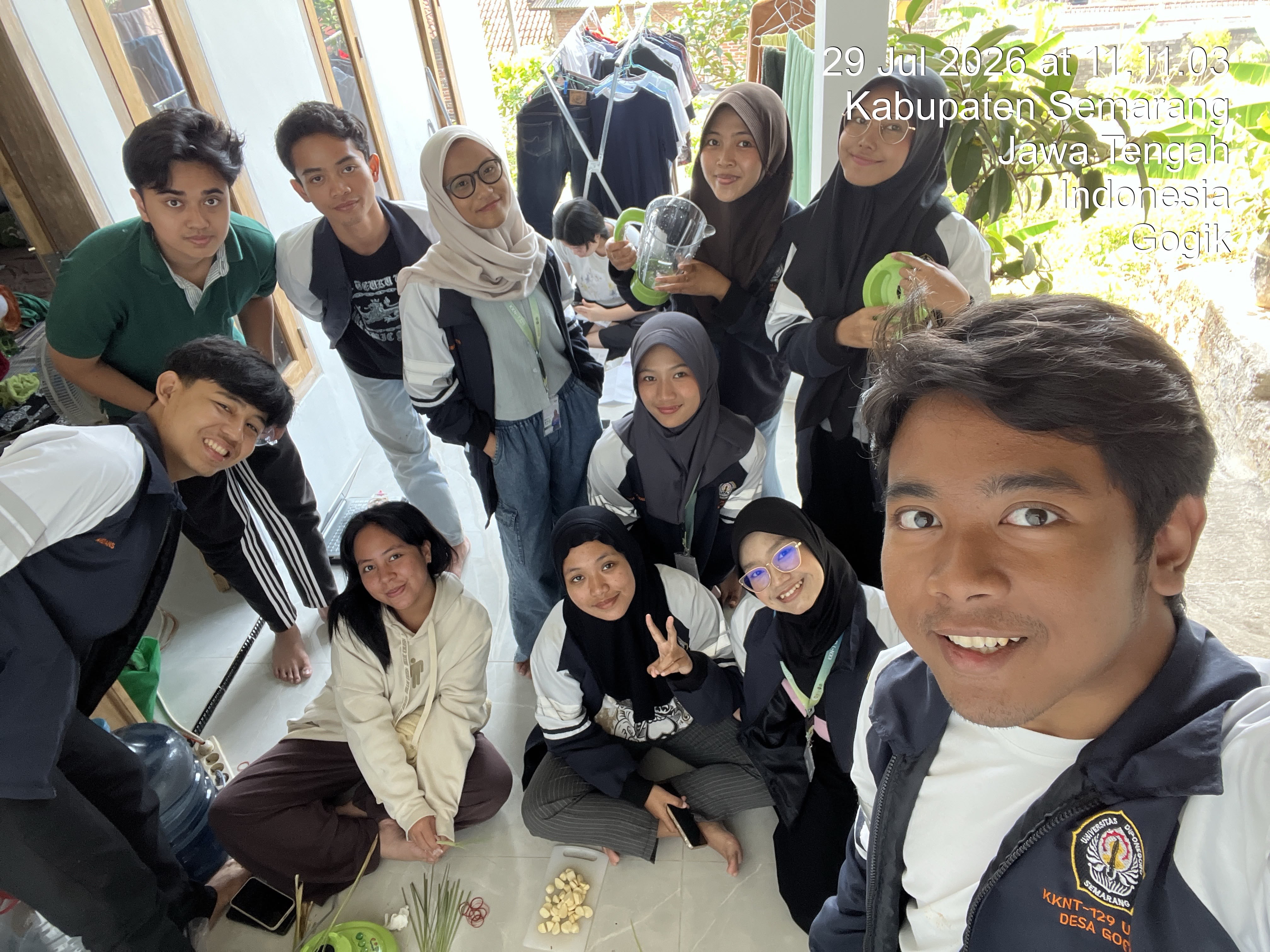 Membuat pestisida untuk proker kerja Multidisiplin 1