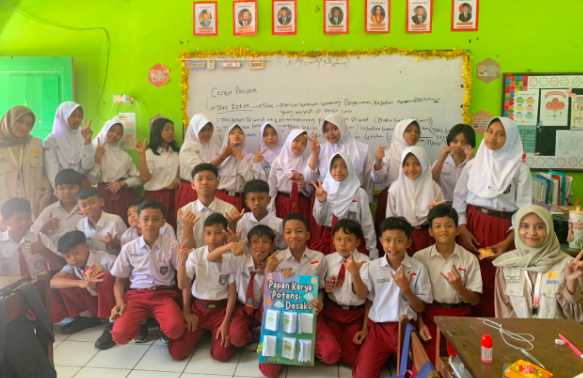 Pelayanan Administrasi, Literasi Potensi Desa, dan Eksekusi Digitalisasi Video Profil UMKM Jenang