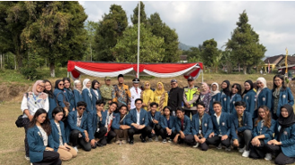 Mengikuti upacara bendera untuk HUT RI ke-81