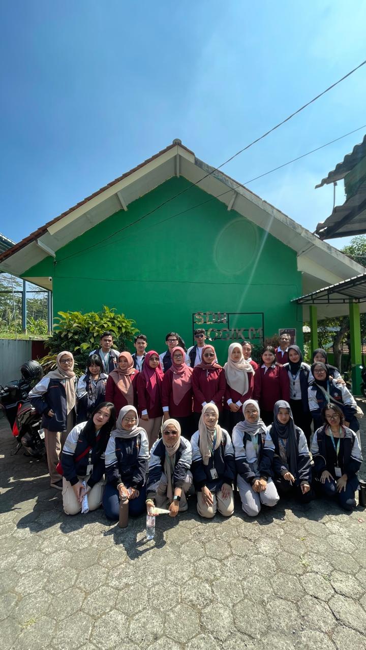 Mengajar Di SDN Gogik 1