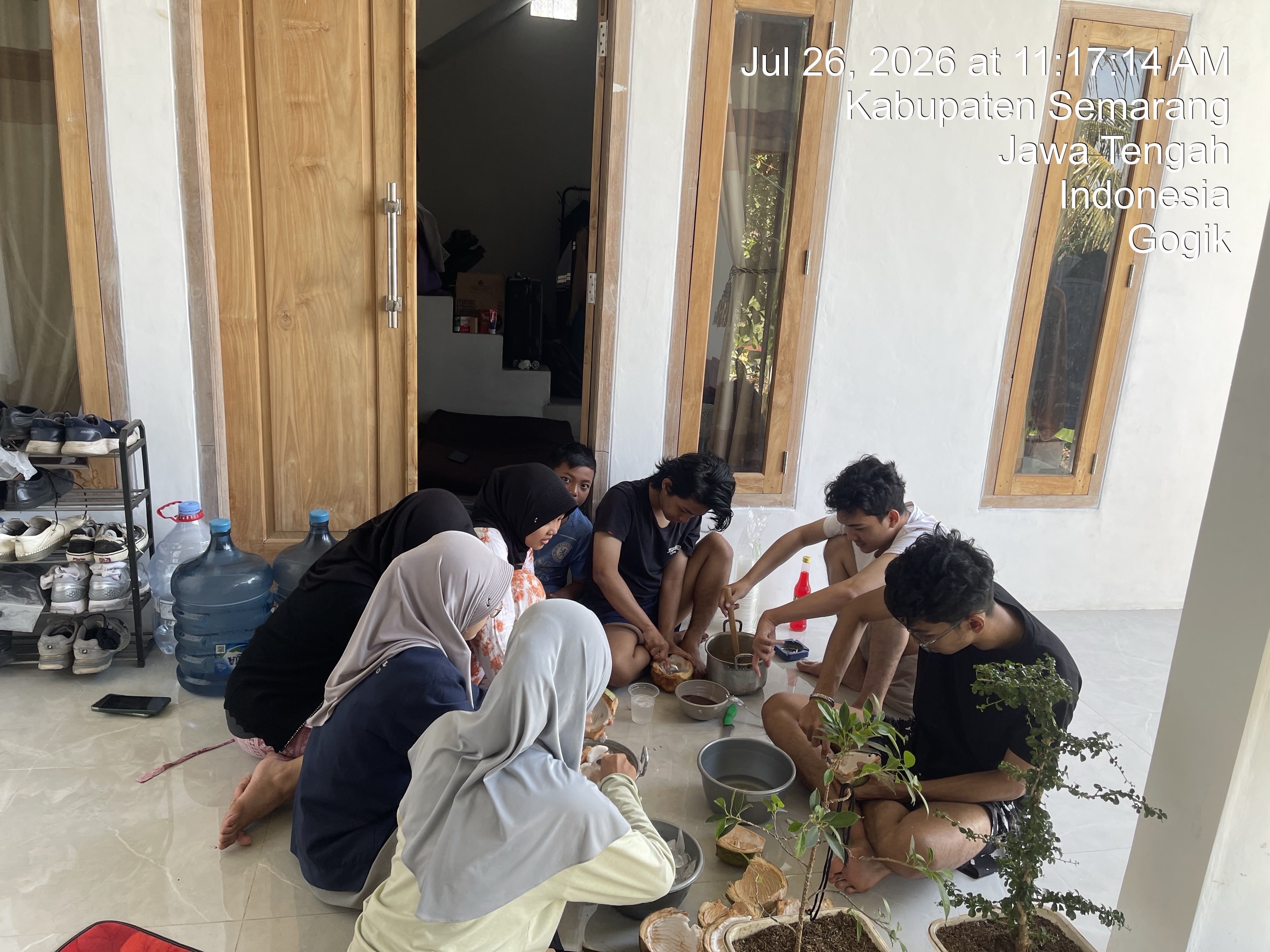 MEMBANTU SYUKURAN RW 01
