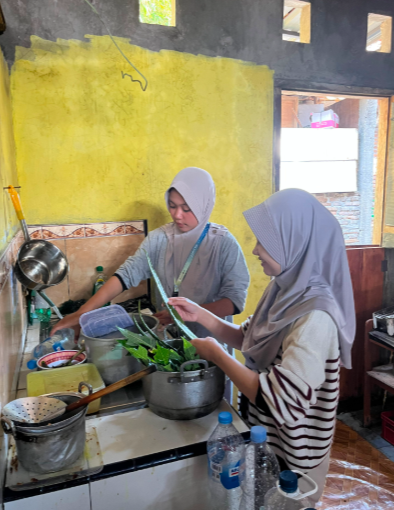 Uji Coba Pestisida Nabati & Gantungan Kunci Limbah Botol, Fiksasi PPT Workshop, serta Partisipasi Tradisi Rabu Pungkasan