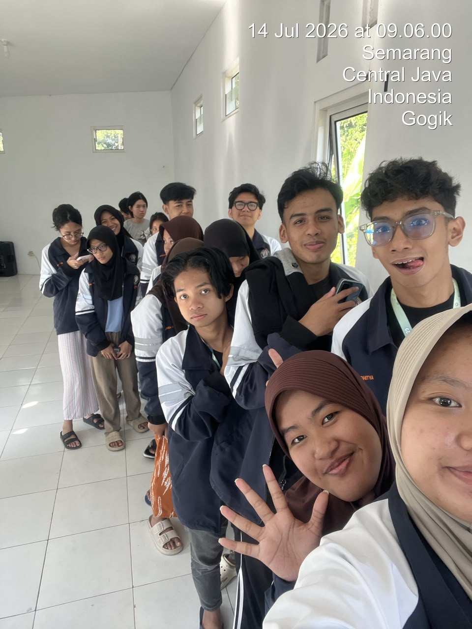 Melakukan absensi rutin di Balai Desa Gogik sebagai tanda kehadiran