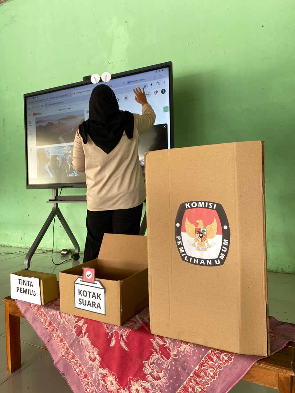 Pelayanan Administrasi, Edukasi Demokrasi dan Digitalisasi Pembelajaran, serta Perencanaan Pengembangan UMKM