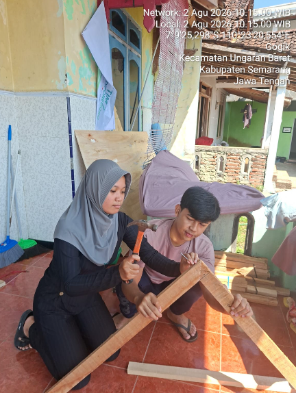 Pengerjaan Instalasi Kerangka Akuaponik dan Pembuatan Barcode Papan Informasi