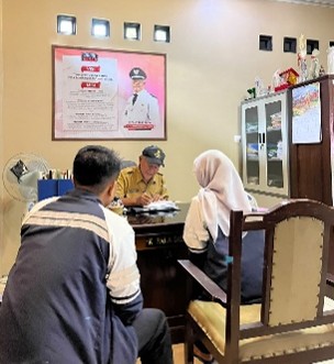 Absensi di Balai Desa, meminta tanda tangan LRK ke Kepala Desa, pengerjaan program kerja Sub-Multidisiplin 2, dan membantu di TPQ.