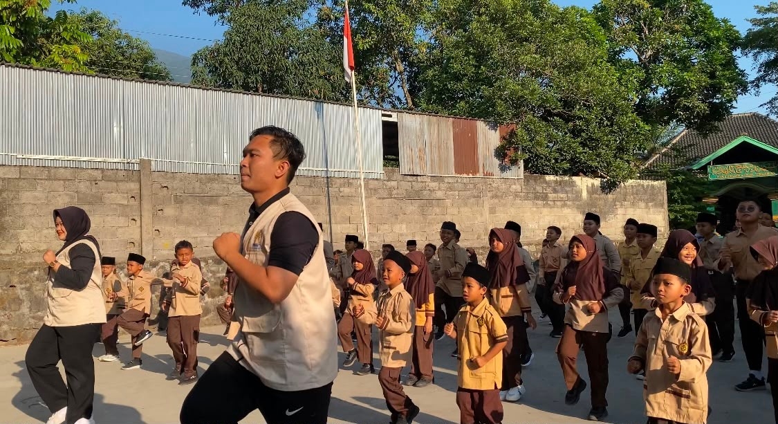 Edukasi Ceria, Pelayanan Kesehatan Posbindu, dan Pendampingan Legalitas Usaha (NIB)