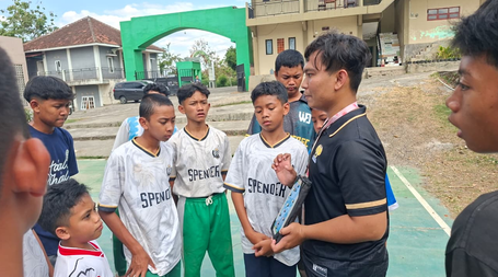 Pengembangan Potensi Desa: Pelaksanaan Coaching Clinic Futsal, Koordinasi Sosialisasi, dan Perancangan Desain Logo UMKM , Piket Kecamatan