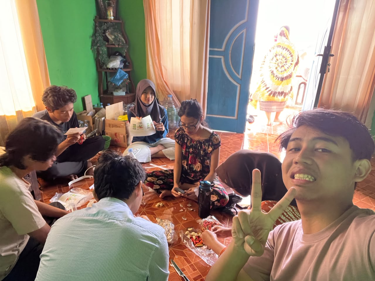 Melakukan persiapan untuk Workshop Multidisiplin 1 yaitu pestisida nabati