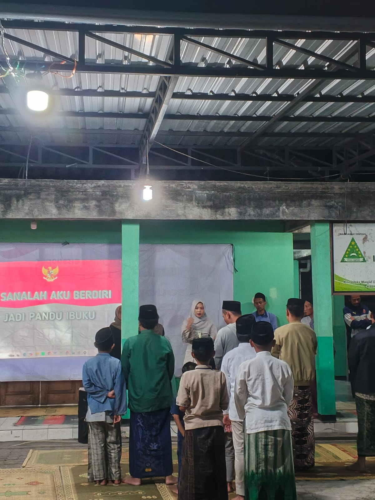 Pengajian rutinan ibu-ibu, lomba-lomba 17 Agustusan di RT 06 RW 01, pengisian buku pembimbingan/logbook/dokumen berita acara serah terima/reportase individu, Malam Tirakatan RT 08, dan briefing.