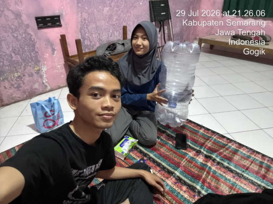 Pembuatan alat program kerja sosial kemasyarakatan berupa komposter dari galon bekas